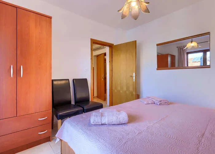 Apartment Alba - Roj159 By Interhome