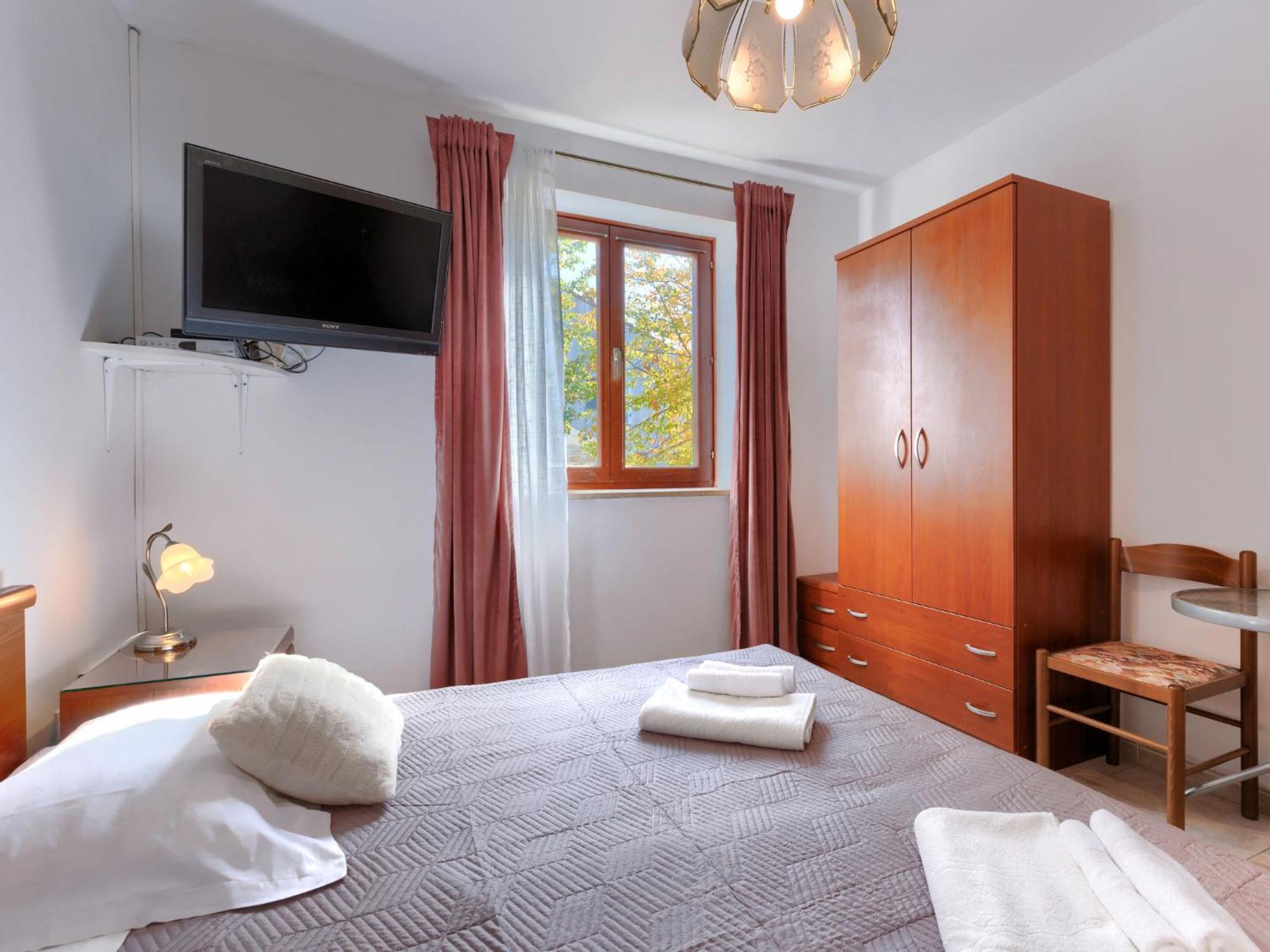 Alba - Roj159 By Interhome *